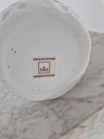 SIA Handmade Porcelain vaas | wit reliëf | modern decoratief, Wit, Aardewerk of Porselein, Ophalen of Verzenden, Sia