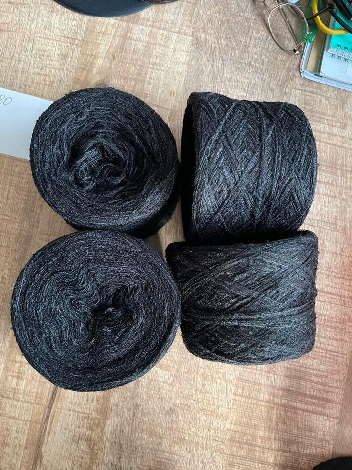 Zwart Zachte Bouclé Garen - 670 gram, Hobby en Vrije tijd, Breien en Haken, Nieuw, Breien of Haken, Wol of Garen, Ophalen of Verzenden