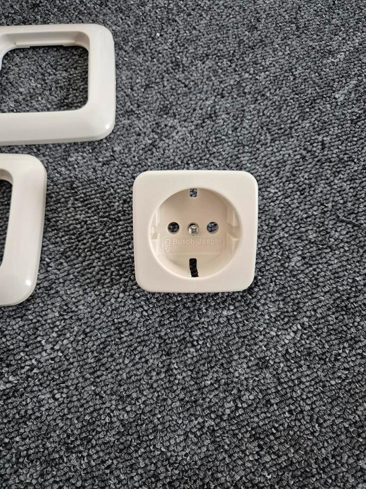 Busch Jaeger Afdekramen Nieuwbouw, Doe-het-zelf en Verbouw, Elektra en Kabels, Zo goed als nieuw, Overige typen, Ophalen of Verzenden