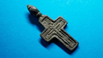 Crucifix - 16e/17 eeuw - Bodemvondst 2 beschikbaar voor biedingen