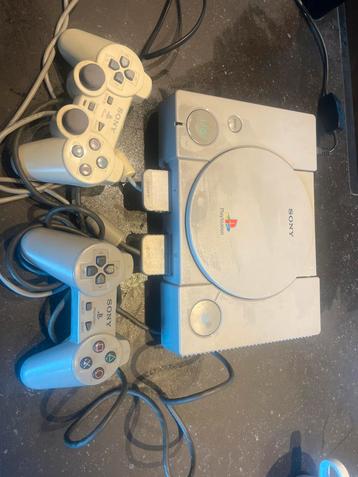 PlayStation 1 met 2 controllers beschikbaar voor biedingen