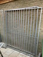 4 stevige verzinkte stalen hekpanelen (1 met poort), Tuin en Terras, Tuinhekken en Hekwerk, Met poort, Zo goed als nieuw, IJzer