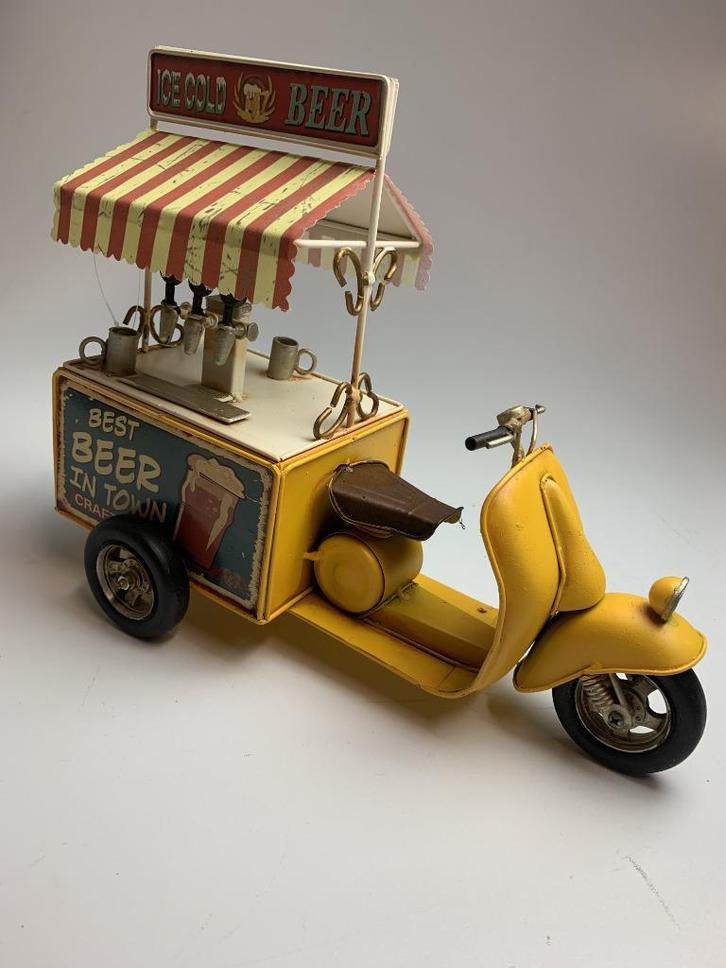 Bier verkoop wagentje Vespa geel, Huis en Inrichting, Woonaccessoires | Wanddecoraties, Nieuw, Ophalen of Verzenden