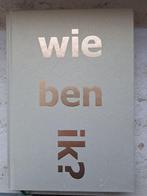 Eric Bucks - WIE BEN IK? (2018), Ophalen of Verzenden, Zo goed als nieuw, Spiritualiteit algemeen, Overige typen