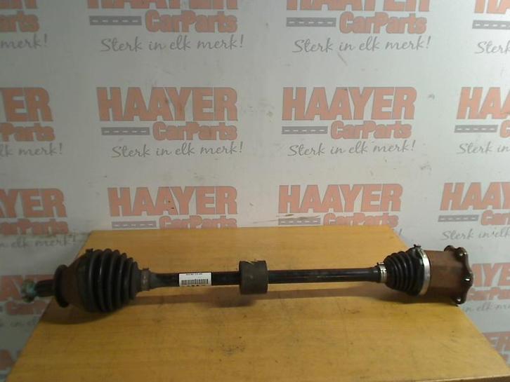 Aandrijfas Rechts Voor Skoda Fabia III (NJ3) 6C0407272AH, Auto-onderdelen, Transmissie en Toebehoren, Skoda, Gebruikt