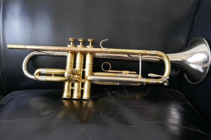 Vintage Buescher  trompet #359895, Muziek en Instrumenten, Blaasinstrumenten | Trompetten, Gebruikt, Bes-trompet, Met koffer, Ophalen of Verzenden