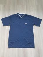 Z.g.a.n donkerblauw Umbro t-shirt met v-hals maat L, Maat 52/54 (L), Zo goed als nieuw, Umbro, Verzenden