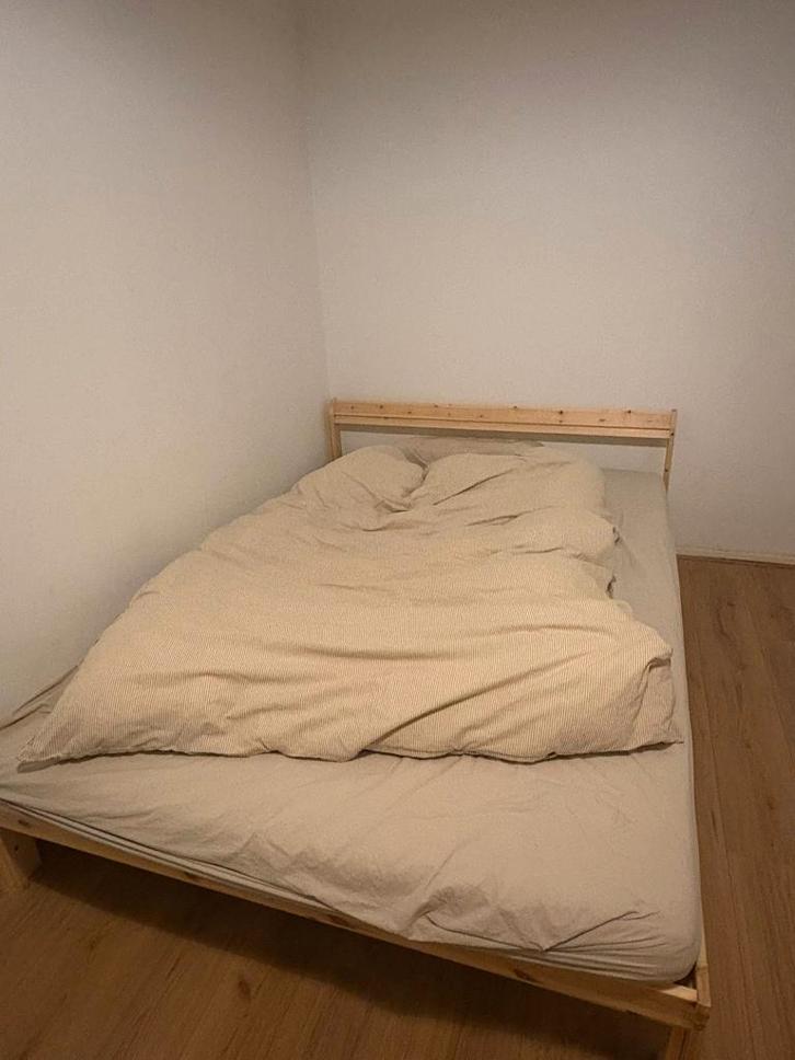 bedframe with slats, Huis en Inrichting, Slaapkamer | Bedden, Zo goed als nieuw, Tweepersoons, 140 cm, 200 cm, Hout, Ophalen