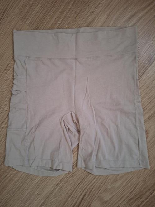 Hema dames biker met zakje maat M beige, Kleding | Dames, Ondergoed en Lingerie, Broekje of Short, Overige kleuren, Ophalen