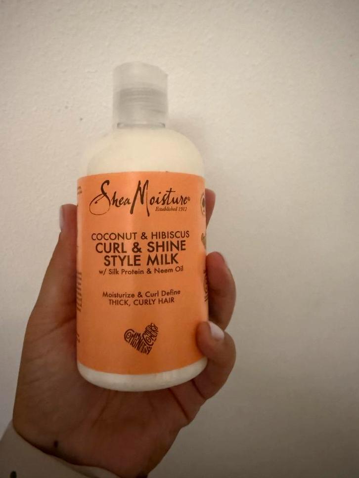 Shea Moisture Curl & Shine Style Milk, Sieraden, Tassen en Uiterlijk, Uiterlijk | Haarverzorging, Nieuw, Haarverzorger of -hersteller
