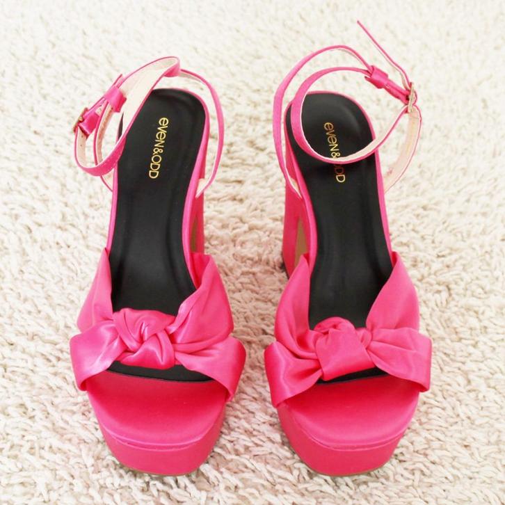 Mooie Even & Odd Sandalen s24 (Maat 37) € 20,-, Kleding | Dames, Schoenen, Nieuw, Pumps, Roze, Ophalen of Verzenden
