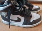 Jordans maat 35.5 zwart wit. weinig gedragen, Kinderen en Baby's, Kinderkleding | Schoenen en Sokken, Ophalen, Zo goed als nieuw