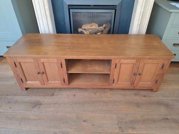 Houten TV meubel met koperen knoppen beschikbaar voor biedingen