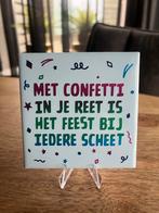 Tegel met spreuk: Met confetti..., Overige materialen, Wit, Ophalen of Verzenden, Zo goed als nieuw