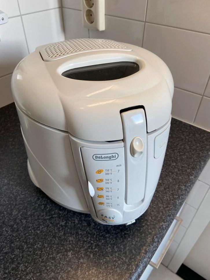 DeLonghi friteuse met easy clean system, Witgoed en Apparatuur, Frituurpannen, Gebruikt, 3 tot 4 liter, Ophalen