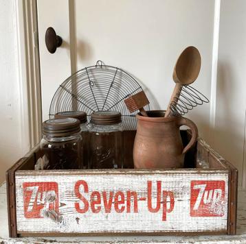 Brocante oud houten Seven Up ( 7 up ) kratje beschikbaar voor biedingen