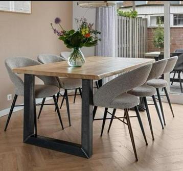 Eettafel boomstamtafel hout beschikbaar voor biedingen