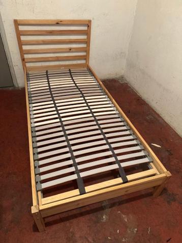 IKEA stevig bedframe 90x200 met goede lattenbodem - afbeelding 1