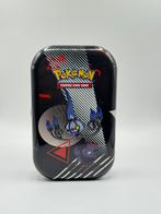 Mini tin gevuld met 50 kaarten bulk en wat extra’s pokemon, Ophalen of Verzenden, Zo goed als nieuw, Meerdere kaarten