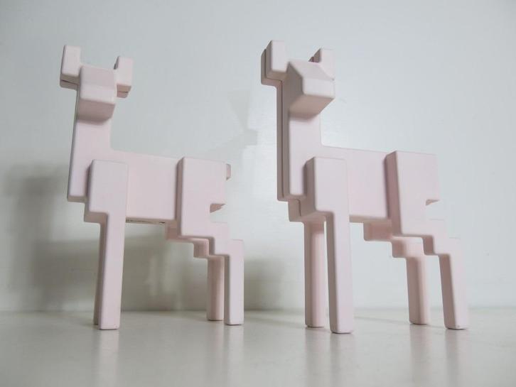 2 stuks pixel hert monika Mulder Ikea, Antiek en Kunst, Kunst | Designobjecten, Ophalen of Verzenden