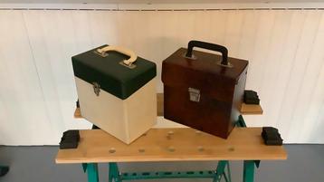 Twee koffertjes voor singeltjes beschikbaar voor biedingen