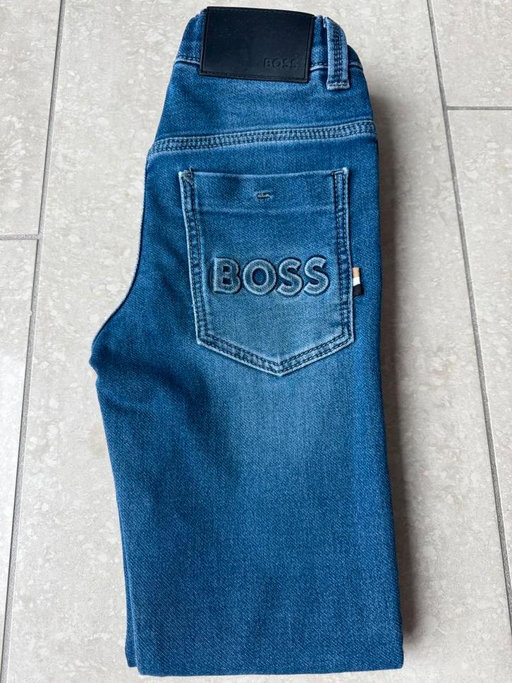 Hugo Boss spijkerbroek maat 8 - 126, Kinderen en Baby's, Kinderkleding | Maat 128, Zo goed als nieuw, Jongen, Broek, Ophalen of Verzenden