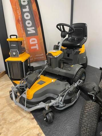 Nieuwe Stiga Park Frontmaaier 500w + 100 Q Plus Maaidek beschikbaar voor biedingen
