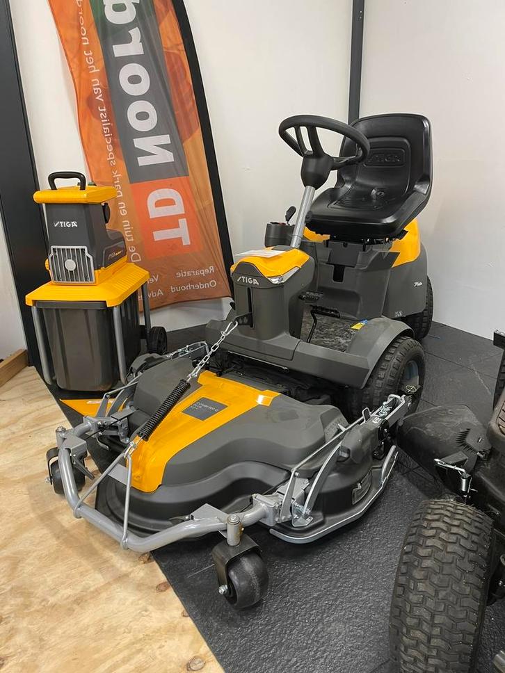 Nieuwe Stiga Park Frontmaaier 500w + 100 Q Plus Maaidek, Tuin en Terras, Zitmaaiers, Nieuw, 90 tot 120 cm, Elektrische starter