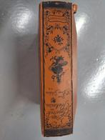 Boek Van Hoepelrok en Pruikentooi - Nijmegen, Antiek en Kunst, Ophalen of Verzenden