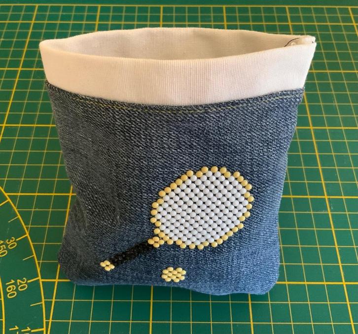 Handgemaakt denim cadeauzakje met tennisracket 11,5 x 13 cm, Diversen, Cadeaupapier, Nieuw, Verzenden