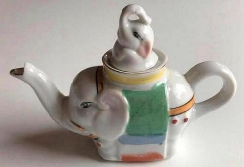 Vintage chinese theepot – Olifant met baby, Huis en Inrichting, Keuken | Servies, Zo goed als nieuw, Overige typen, Overige stijlen