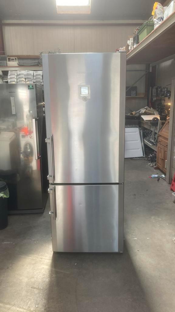 Liebherr koelvriescombinatie met ijsmachine, Witgoed en Apparatuur, Koelkasten en IJskasten, Zo goed als nieuw, Met aparte vriezer