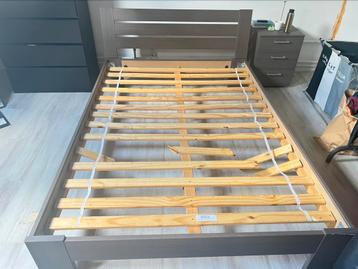 Slaapkamer Bed met nacht kastje