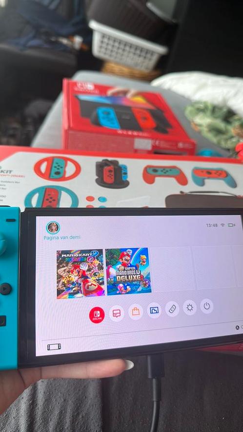 Switch OLED, Spelcomputers en Games, Spelcomputers | Nintendo Switch, Zo goed als nieuw, Switch OLED, Met 2 controllers, Met games