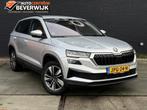 Skoda Karoq 1.5 TSI ACT Greentech 150pk 2023 Grijs Led, Auto's, Stof, 1498 cc, 4 cilinders, USB