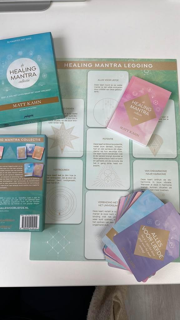 Matt Kahn - De Healing Mantra Collectie Kaartendeck, Boeken, Esoterie en Spiritualiteit, Zo goed als nieuw, Achtergrond en Informatie