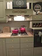 Le Creuset Fluitketel Tradition - Kersrood, Huis en Inrichting, Keuken | Keukenbenodigdheden, Ophalen of Verzenden, Zo goed als nieuw