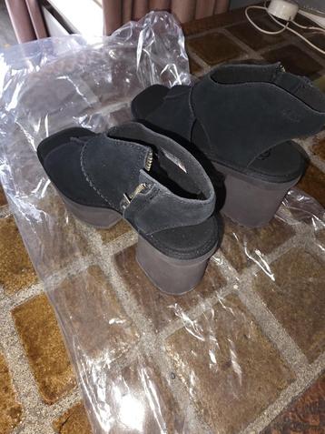 Zwarte UGG Sandalen met Hak maat 37 beschikbaar voor biedingen
