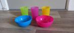 serviesset bekers en schalen PLASTIC BEKERS MET SCHAALTJES, Huis en Inrichting, Keuken | Servies, Overige materialen, Gebruikt