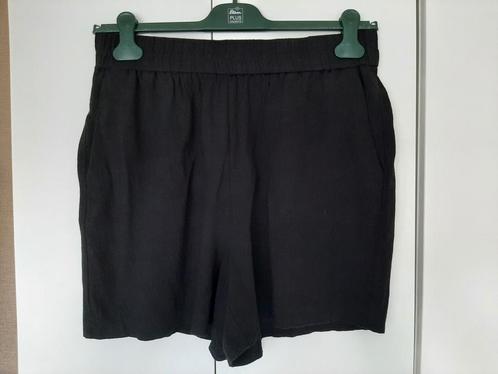 ZGAN Pieces zwarte linnen korte broek maat L, Kleding | Dames, Broeken en Pantalons, Zo goed als nieuw, Maat 42/44 (L), Zwart