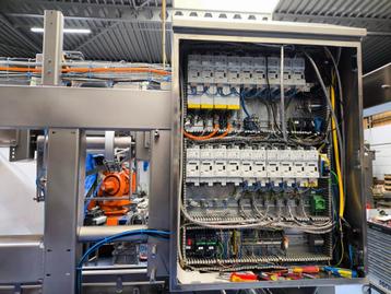 Elektra monteur electricien high tech voedsel machines beschikbaar voor biedingen