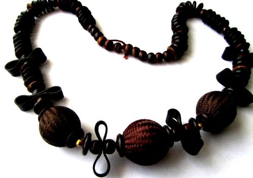 Vintage gewikkeld in zijden stof houten kralen ketting, Sieraden, Tassen en Uiterlijk, Kettingen, Zo goed als nieuw, Bruin, Verzenden