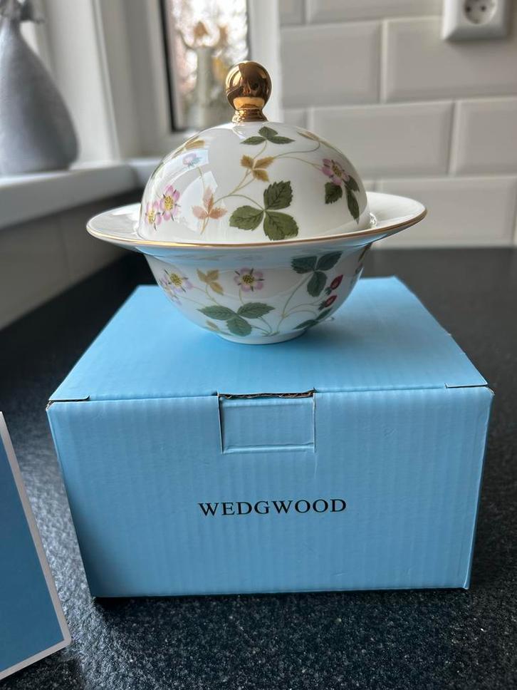 Wedgwood Wild Strawberry Botervloot - Nieuw!, Huis en Inrichting, Keuken | Servies, Nieuw, Overige typen, Wedgwood, Porselein