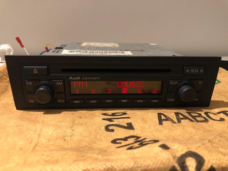 ORIGINEEL AUDI A3 8P CONCERT RADIO S3 8 P CD ENKEL DIN BOSE, Auto diversen, Autoradio's, Zo goed als nieuw, Ophalen of Verzenden