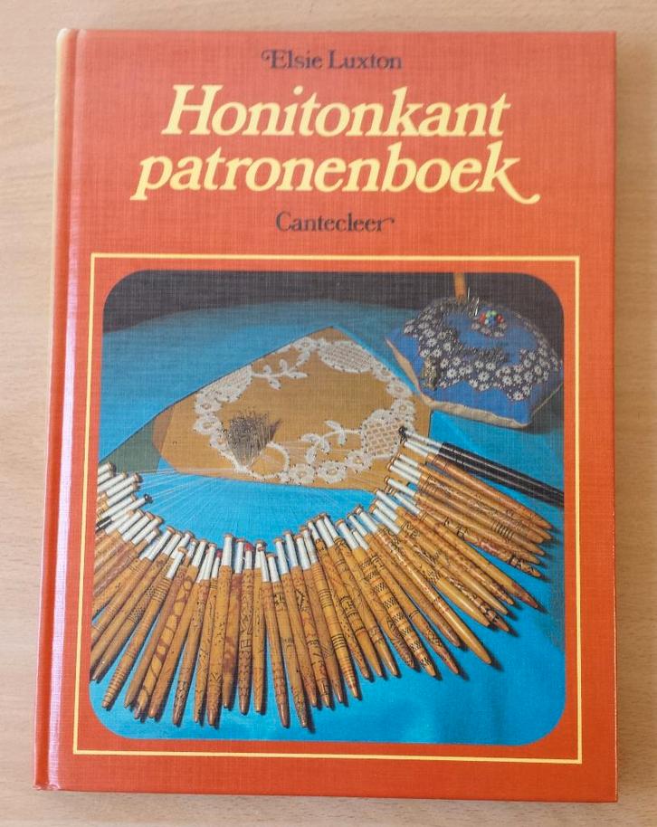 Kantklossen - Honitonkant Patronenboek - Elsie Luxton - 1984, Hobby en Vrije tijd, Kantklossen, Gebruikt, Boek of Tijdschrift