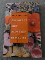 Spiegel je met Bach bloesemremedies - ZGAN, Ophalen of Verzenden, Zo goed als nieuw, Overige onderwerpen, Achtergrond en Informatie