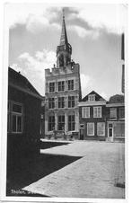 AK Tholen - Stadhuis van Tholen, Verzamelen, Ansichtkaarten | Nederland, Verzenden, 1960 tot 1980, Ongelopen, Zeeland
