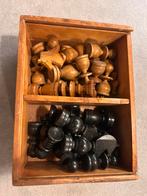 Oud houten kistje met mooie schaakstukken, Ophalen of Verzenden