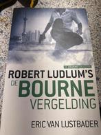 S8. Robert Ludlum - De Bourne vergelding, Ophalen of Verzenden, Zo goed als nieuw, Robert Ludlum; Eric Van Lustbader