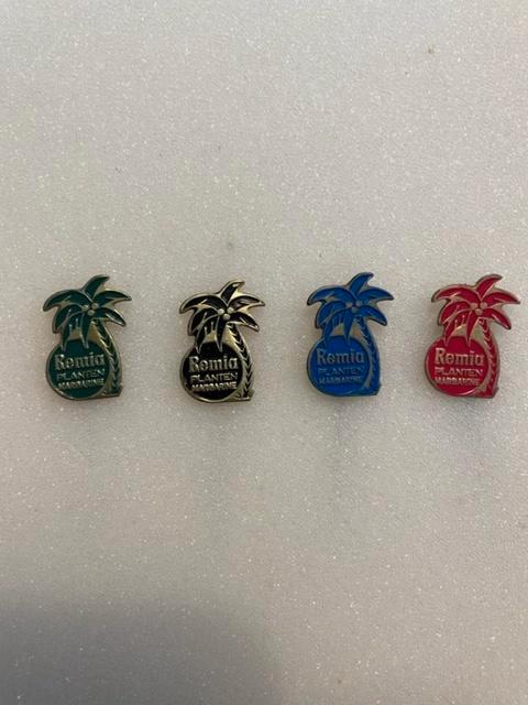 speldjes REMIA (meerdere series) , Verzamelen, Speldjes, Pins en Buttons, Gebruikt, Overige onderwerpen, Verzenden